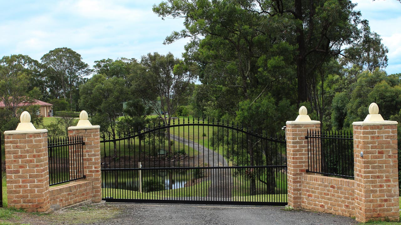 5 Things to Look for When Buying Wrought Iron Driveway Gates